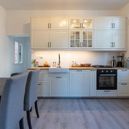 Large Room In House W Shared Kitchen & Bathroom W Free Parking Bluecard Anversa Esterno foto