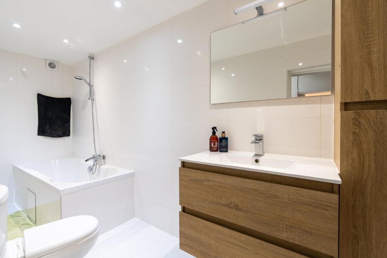 Large Room In House W Shared Kitchen & Bathroom W Free Parking Bluecard Anversa Esterno foto